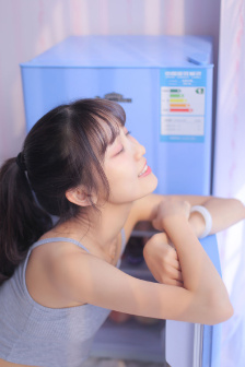 年轻的女教师电影